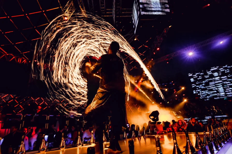 Fire spinner circular light trail